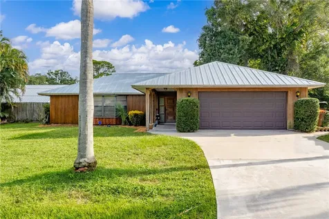 2745 1st Street Vero Beach FL 32968