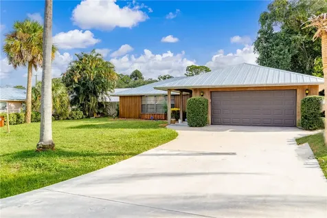2745 1st Street Vero Beach FL 32968