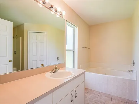 953 N 13th Square Vero Beach FL 32960