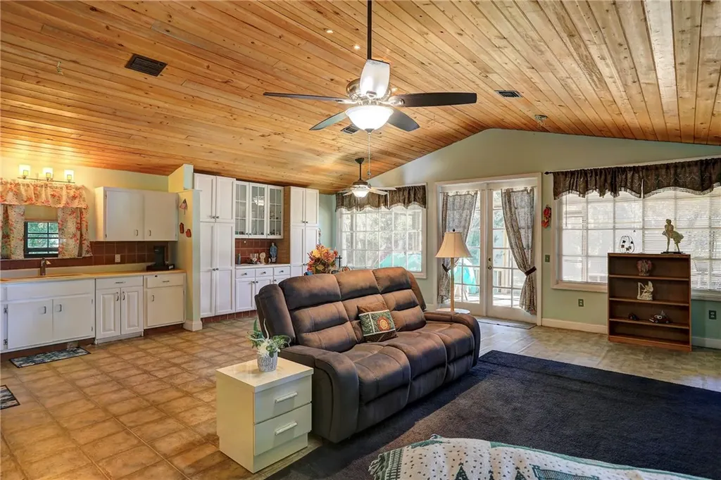 10 48th Avenue Vero Beach FL 32968