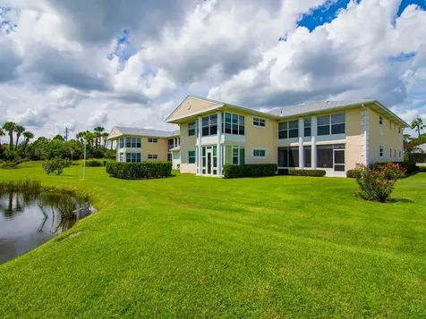 179 Grove Isle Circle Vero Beach FL 32962
