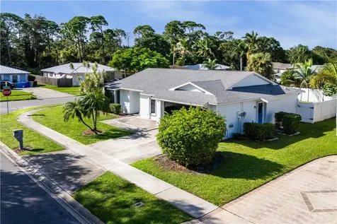 2490 4th Place Vero Beach FL 32962