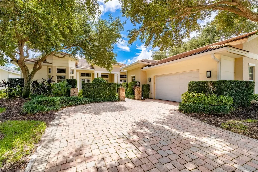 1300 Lake Bend Court Vero Beach FL 32963