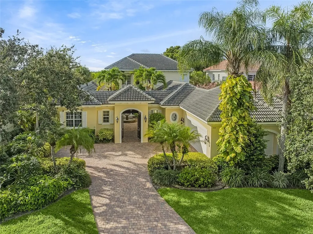 360 Lakeview Way Vero Beach FL 32963