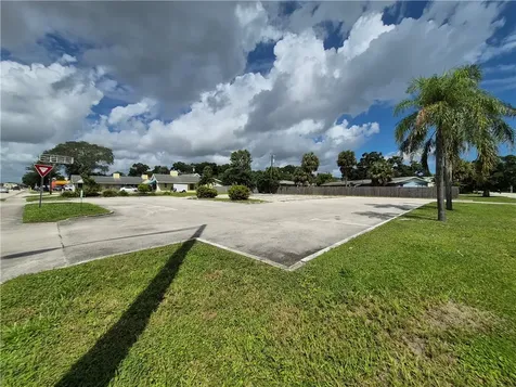 810 21st Street Vero Beach FL 32960