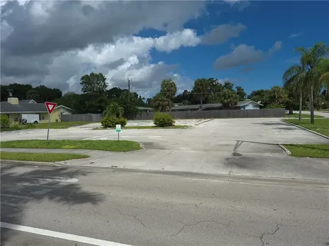 810 21st Street Vero Beach FL 32960