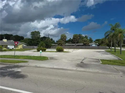 810 21st Street Vero Beach FL 32960