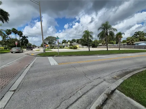 810 21st Street Vero Beach FL 32960