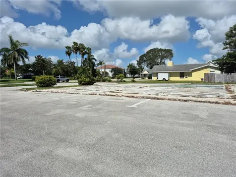 810 21st Street Vero Beach FL 32960