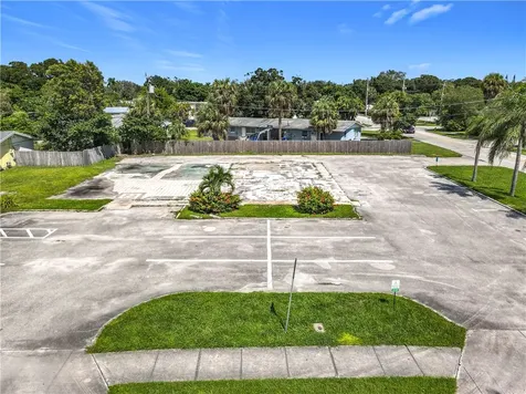 810 21st Street Vero Beach FL 32960