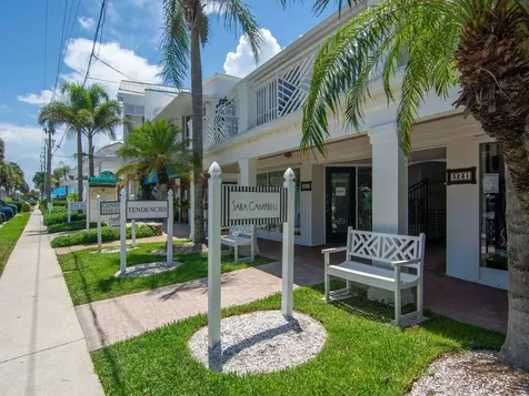 676 Royal Palm Place Vero Beach FL 32960