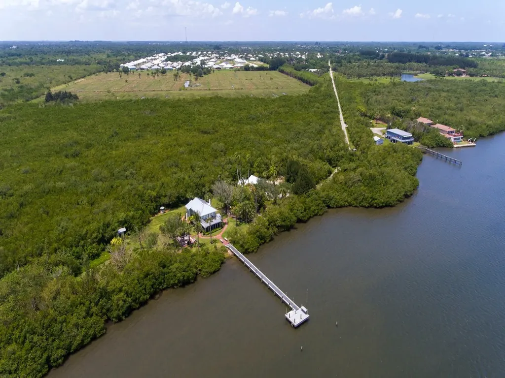 1935 Quay Dock Road Vero Beach FL 32967