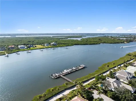 889 Island Club Square Vero Beach FL 32963