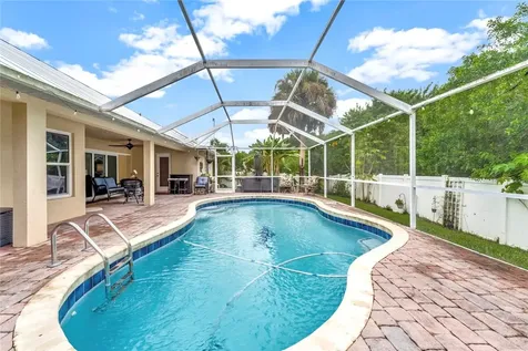 430 29th Court SW Vero Beach FL 32968