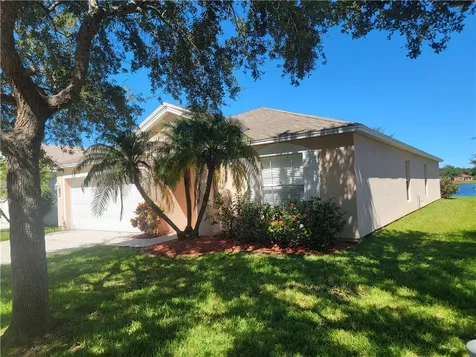 1092 W 13th Square Vero Beach FL 32960