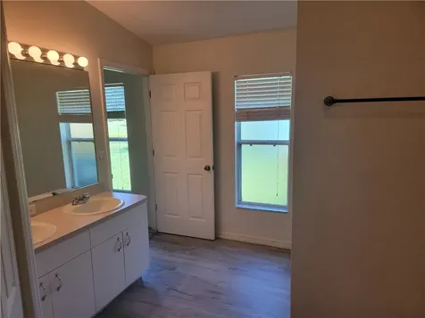 1092 W 13th Square Vero Beach FL 32960