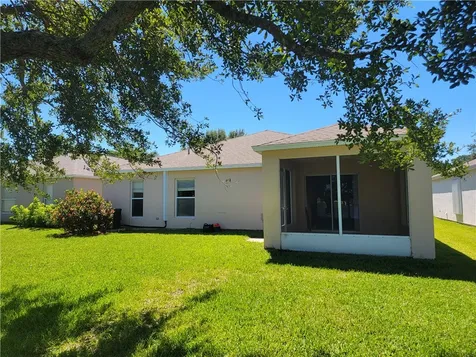 1092 W 13th Square Vero Beach FL 32960