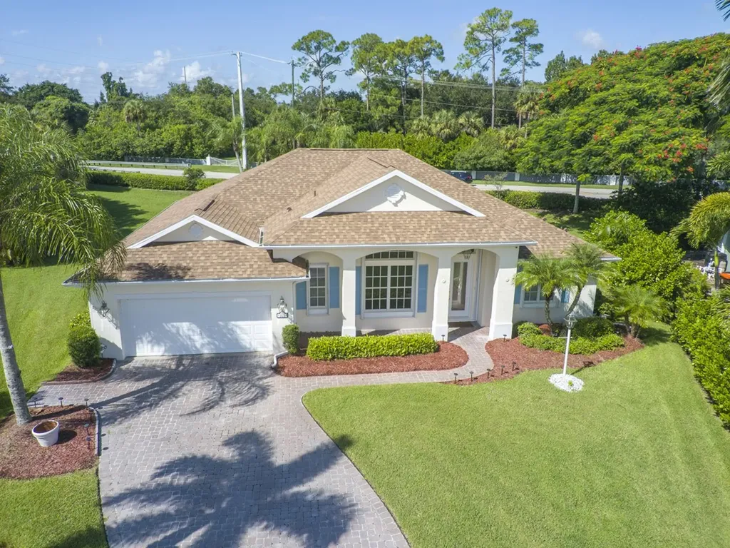 305 Bourdeaux Drive SW Vero Beach FL 32968