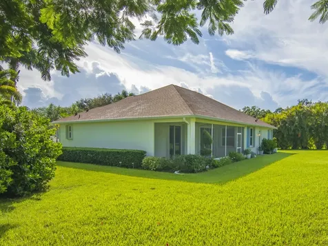 305 Bourdeaux Drive SW Vero Beach FL 32968
