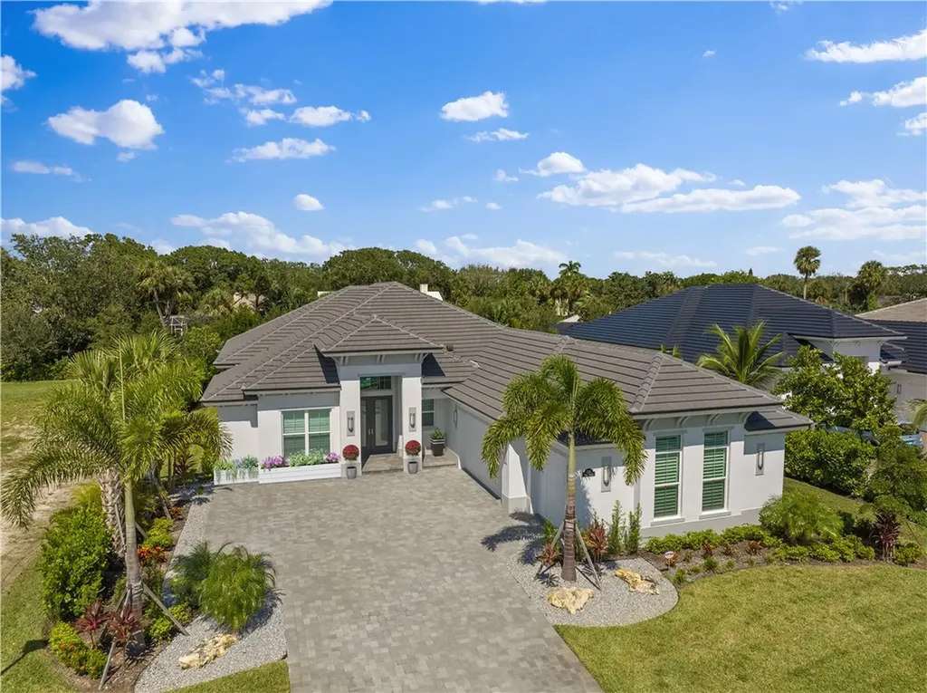 220 Strand Square Vero Beach FL 32963