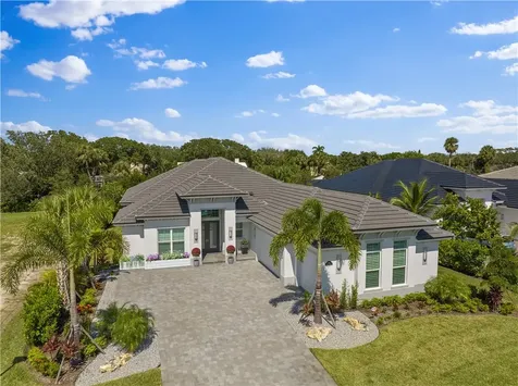 220 Strand Square Vero Beach FL 32963