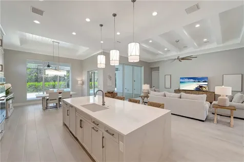 220 Strand Square Vero Beach FL 32963