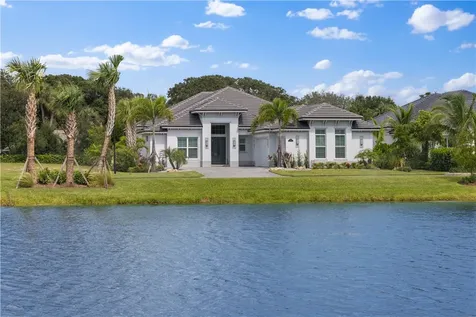220 Strand Square Vero Beach FL 32963