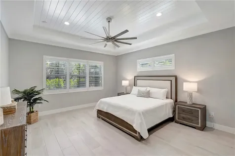 220 Strand Square Vero Beach FL 32963
