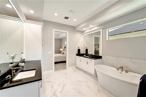 220 Strand Square Vero Beach FL 32963