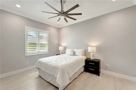 220 Strand Square Vero Beach FL 32963
