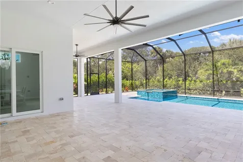 220 Strand Square Vero Beach FL 32963