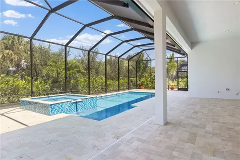 220 Strand Square Vero Beach FL 32963