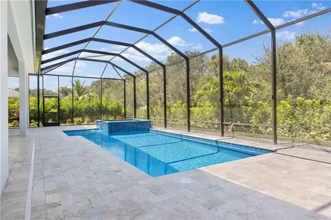 220 Strand Square Vero Beach FL 32963