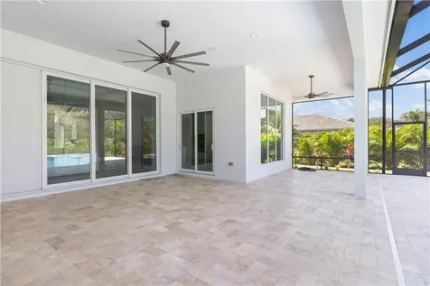 220 Strand Square Vero Beach FL 32963