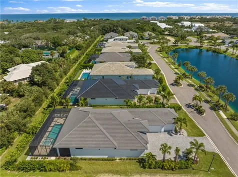 220 Strand Square Vero Beach FL 32963