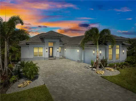 220 Strand Square Vero Beach FL 32963