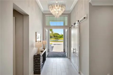 220 Strand Square Vero Beach FL 32963