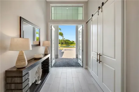 220 Strand Square Vero Beach FL 32963