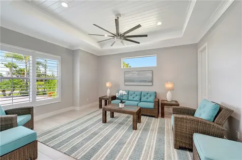 220 Strand Square Vero Beach FL 32963