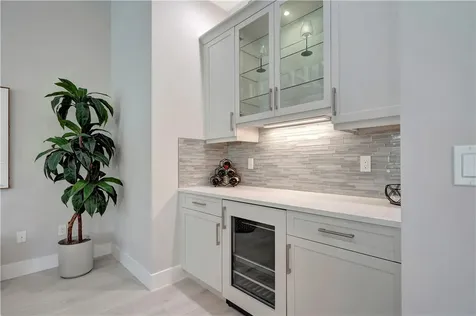 220 Strand Square Vero Beach FL 32963