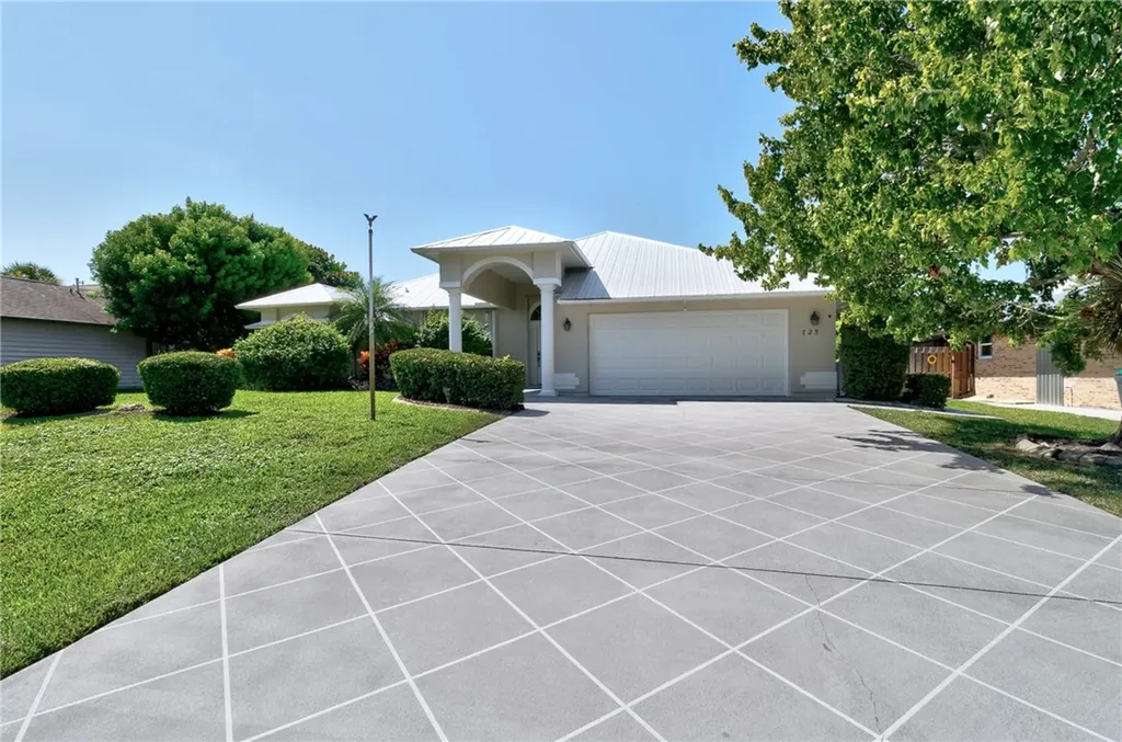 725 Doctor Avenue Sebastian FL 32958