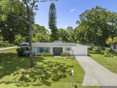 1305 35th Avenue Vero Beach FL 32960