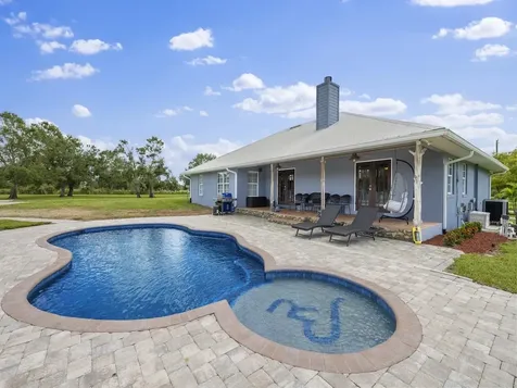 2125 Old Grove Road SW Vero Beach FL 32968