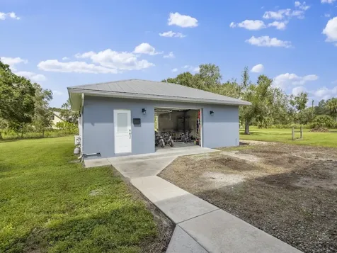 2125 Old Grove Road SW Vero Beach FL 32968