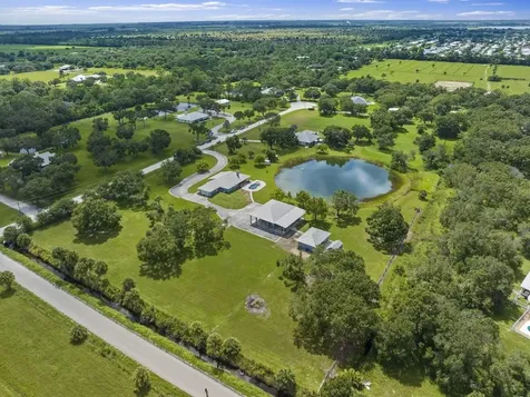 2125 Old Grove Road SW Vero Beach FL 32968