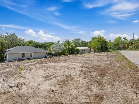 1325 2nd Road SW Vero Beach FL 32962
