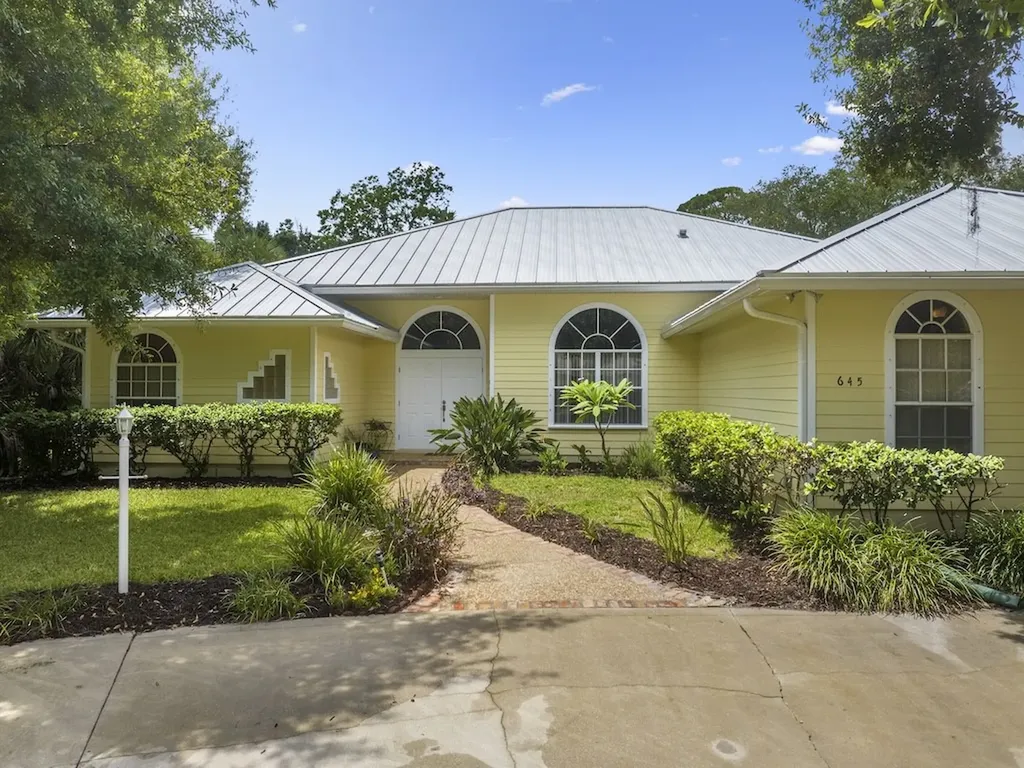 645 32nd Court SW Vero Beach FL 32968