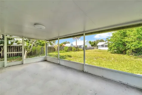 1725 6th Avenue SW Vero Beach FL 32962