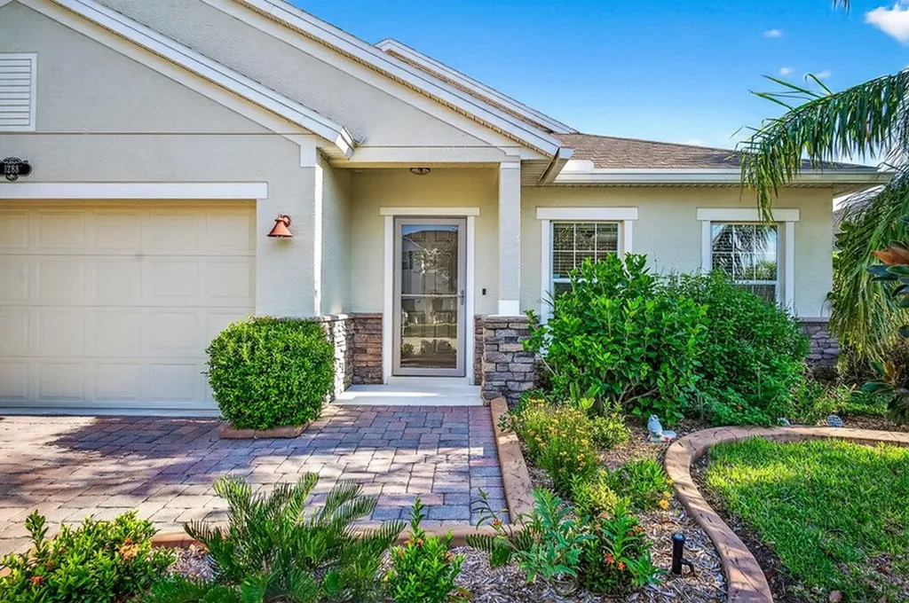 1288 Lexington Manor SW Vero Beach FL 32962