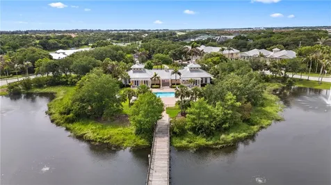 2025 Bridgepointe Circle Vero Beach FL 32967